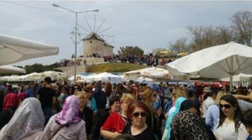 D&uuml;zce Ot Festivalinde Ala&ccedil;atı Modeli