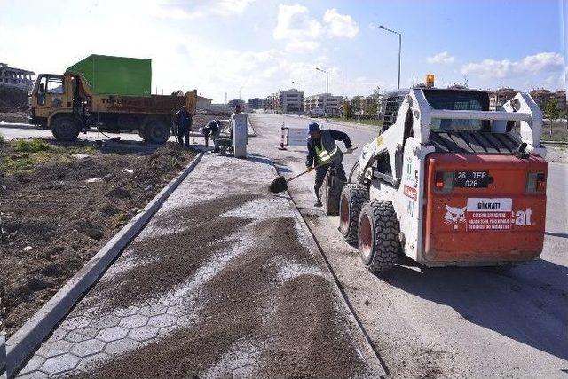 Fen İşleri Ekipleri Mahallelerde Yoğun Çalışıyor