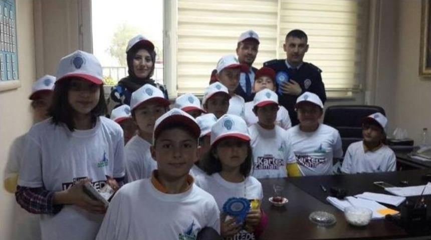 Kartepe Bilgi Evi &Ouml;ğrencileri Polisleri Unutmadı