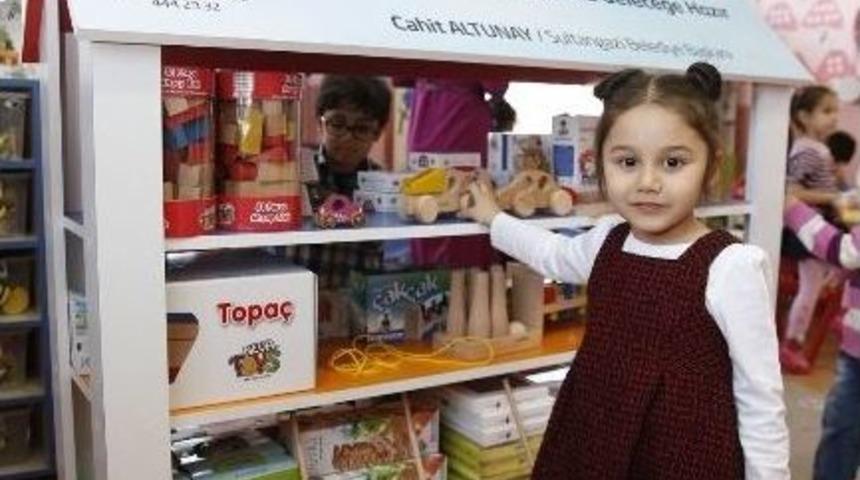 Sultangazi&rsquo;de T&uuml;m Anaokullarına Oyuncak K&uuml;t&uuml;phanesi