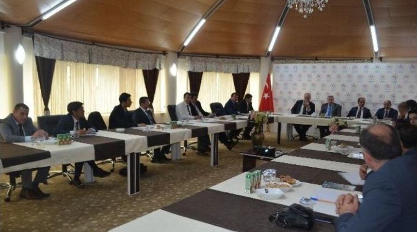 İl&ccedil;e M&uuml;d&uuml;rleri İle Spor Zirvesi