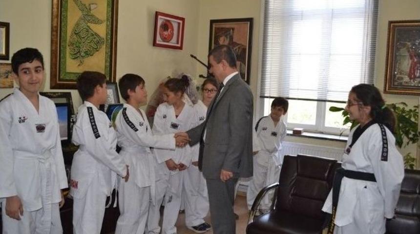 Taekwondo Kursiyerleri Ehem İ Ziyaret Etti