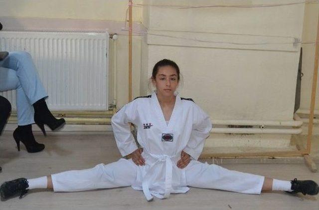 Taekwondo Kursiyerleri Ehem İ Ziyaret Etti