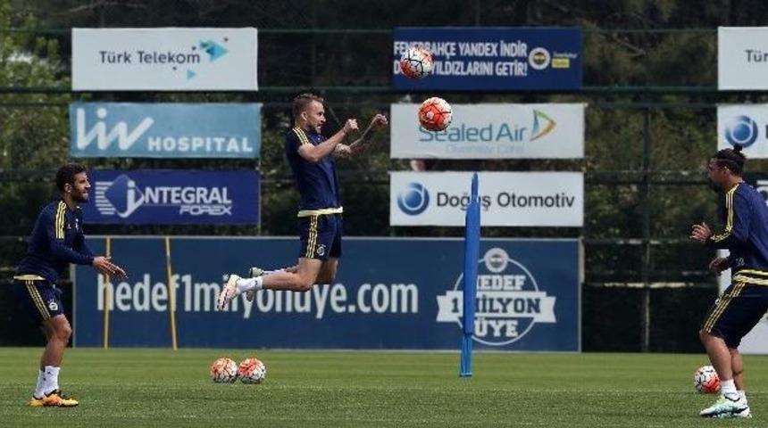 Fenerbah&ccedil;e Caner&rsquo;siz &Ccedil;alıştı