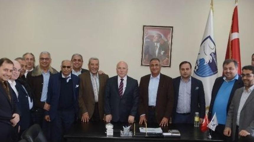 U&ccedil;ağından İndi, Erzurum Havaalanına &rsquo;erzurumspor Bayrağı&rsquo; A&ccedil;tı