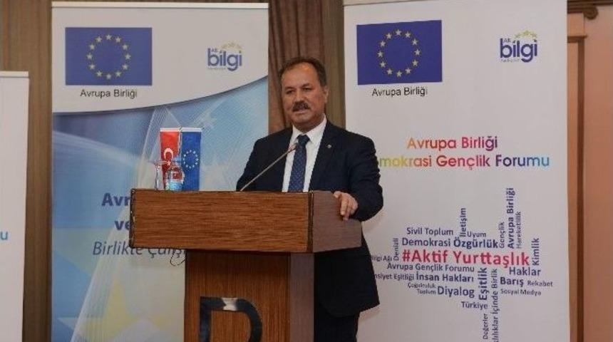 &Ouml;ğrenciler, Ab Gen&ccedil;lik Forumu&rsquo;nda Demokrasiyi Konuştu
