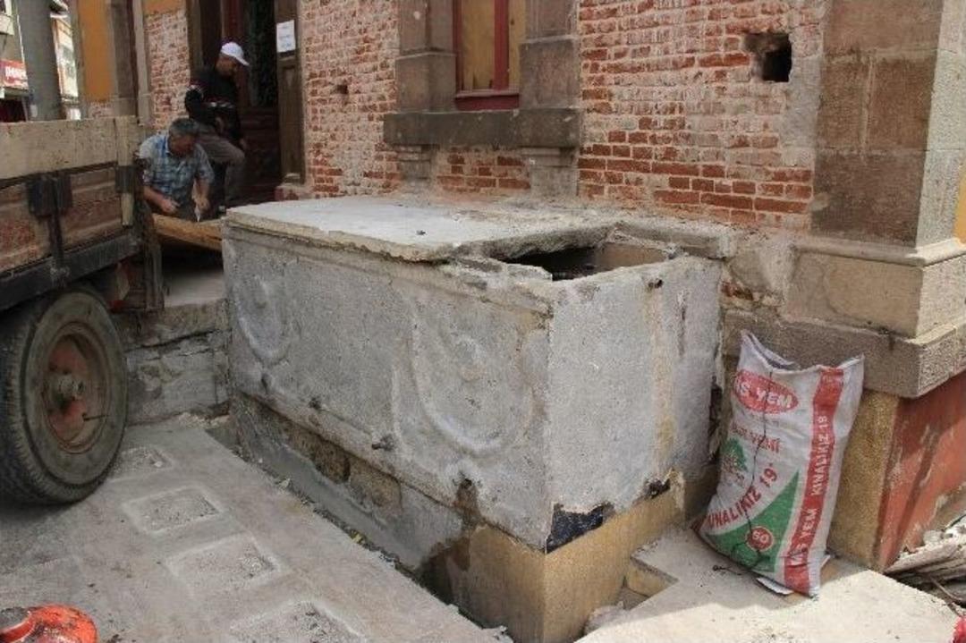 Cami Şadırvanından Lahit &Ccedil;ıktı