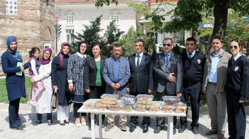 Engelli Anneleri Ter&ouml;rle M&uuml;cadele Eden Kahramanlara B&ouml;rek G&ouml;nderdi