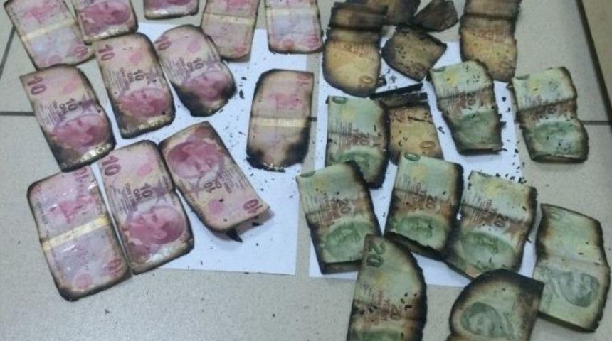 Polisi G&ouml;ren Uyuşturucu Tacirleri Para Ve Uyuşturucuyu Yakmak İstedi