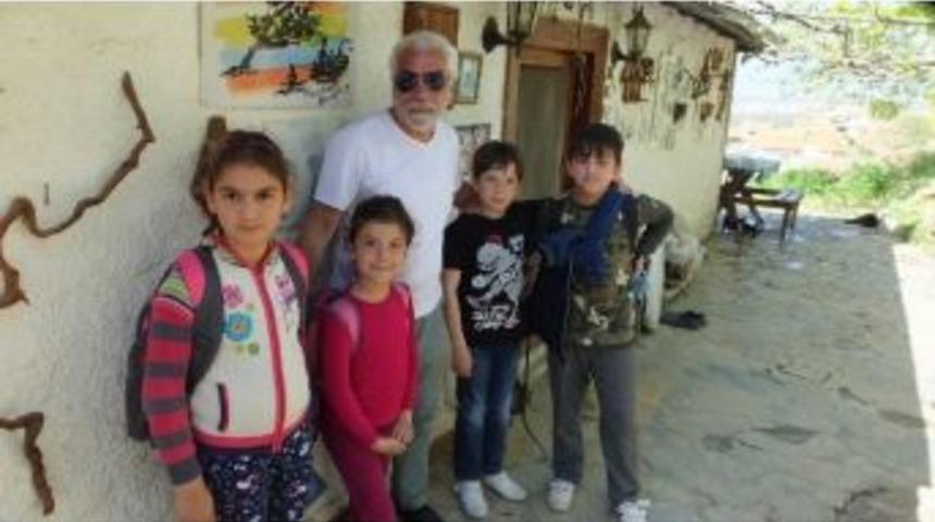 Burhaniye&rsquo;de &Ouml;ğrenciler Karikat&uuml;r &Ccedil;izecek