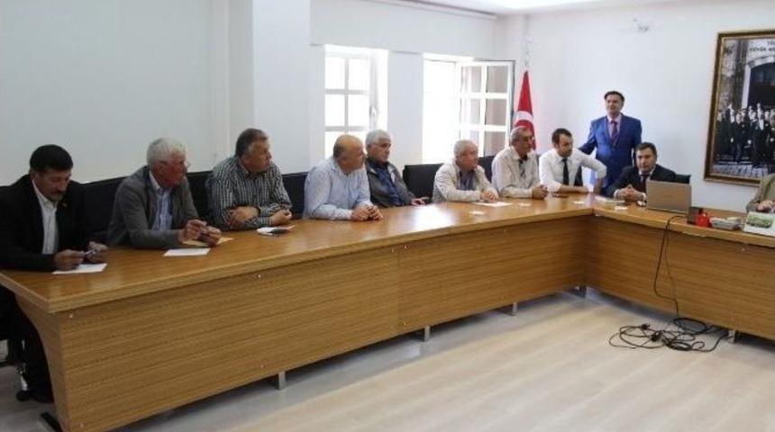 Fo&ccedil;a&rsquo;da Gen&ccedil; &Ccedil;ift&ccedil;iler Hibe Desteği Konusunda Bilgilendirildi