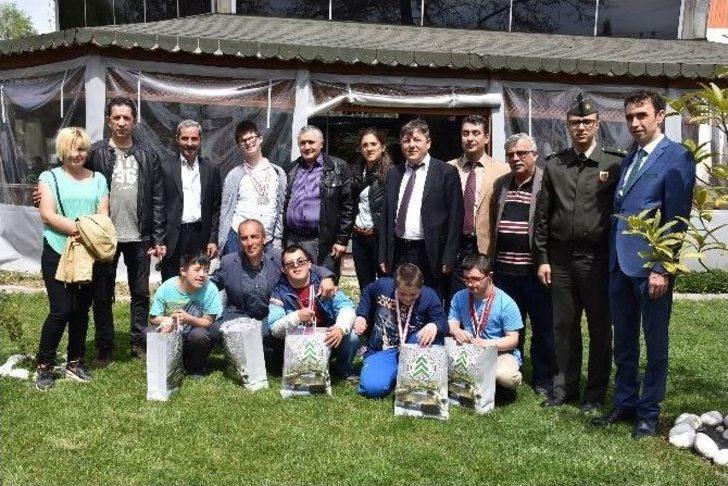 Dursunbey Down Sendromlular Takımı Türkiye Şampiyonu Oldu G4