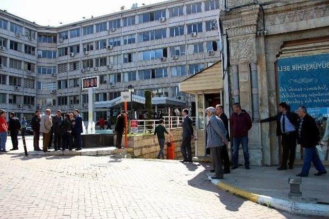 Makam Şoförü Otoparkta Kalbine Yenik Düştü