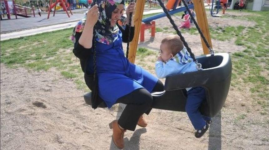 &Ccedil;ocuklarınızın Salıncak Keyfine Ortak Olun