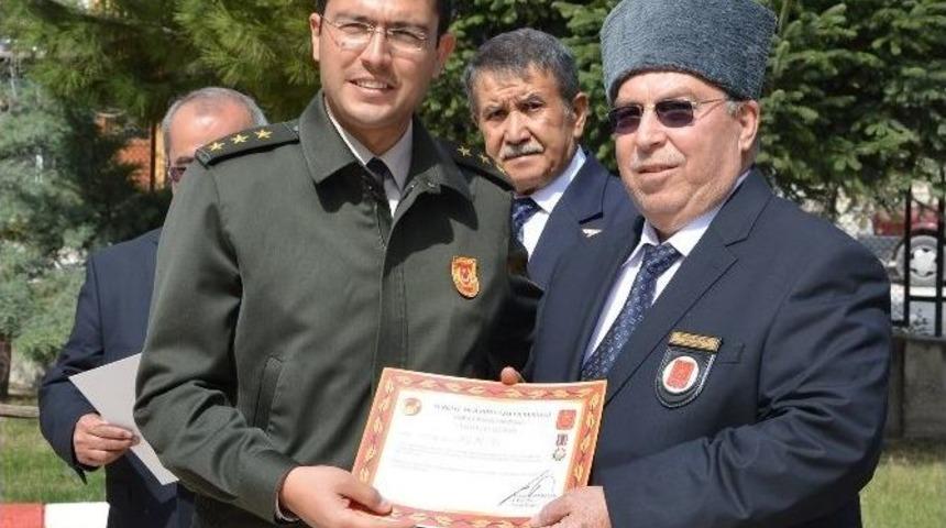 Kıbrıs Gazilerine Berat Ve Madalyaları Verildi