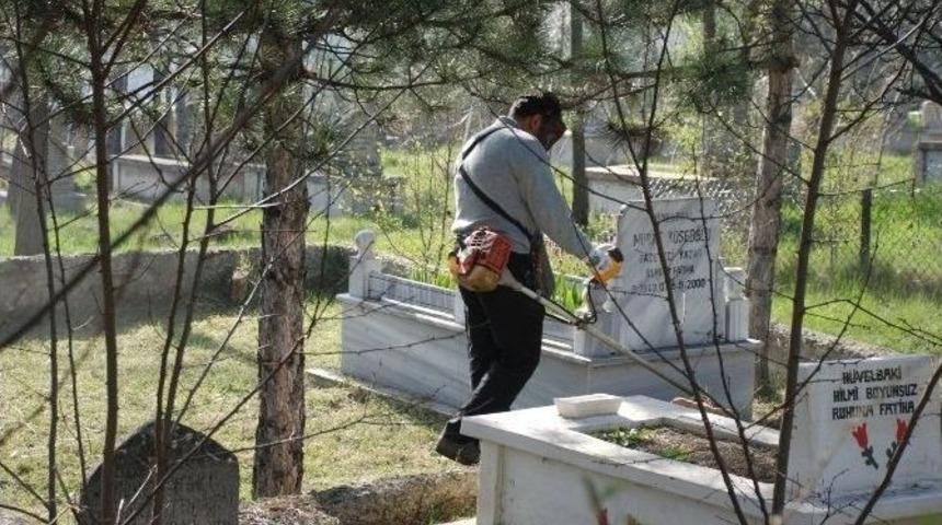 Kastamonu Mezarlıklarına Bahar Bakımı