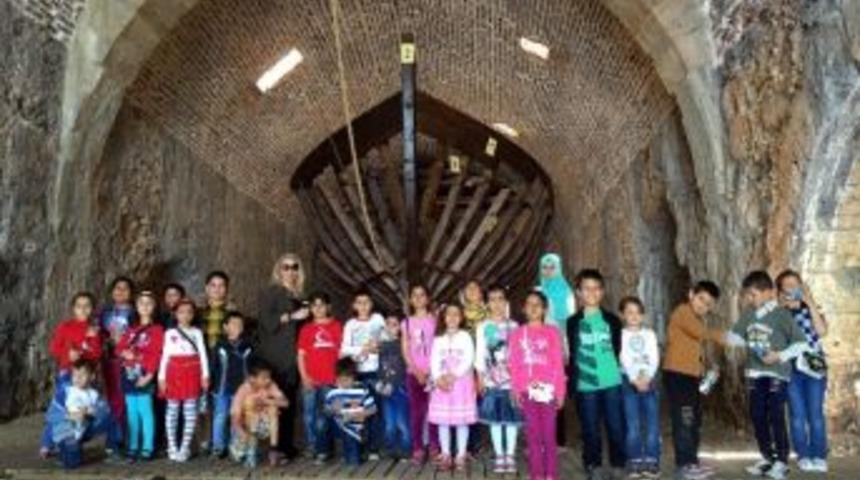 Alanya Belediyesi &Ouml;ğrencilere K&uuml;lt&uuml;r Turu Yaptırdı