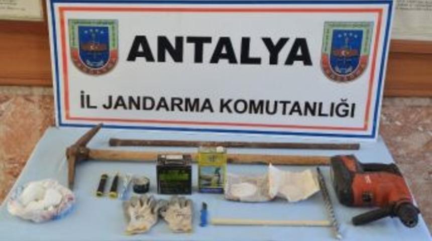 Antalya&rsquo;da Ka&ccedil;ak Kazıya Su&ccedil;&uuml;st&uuml;