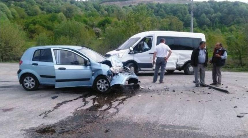 Bartın&rsquo;da Trafik Kazası: 2 Yaralı