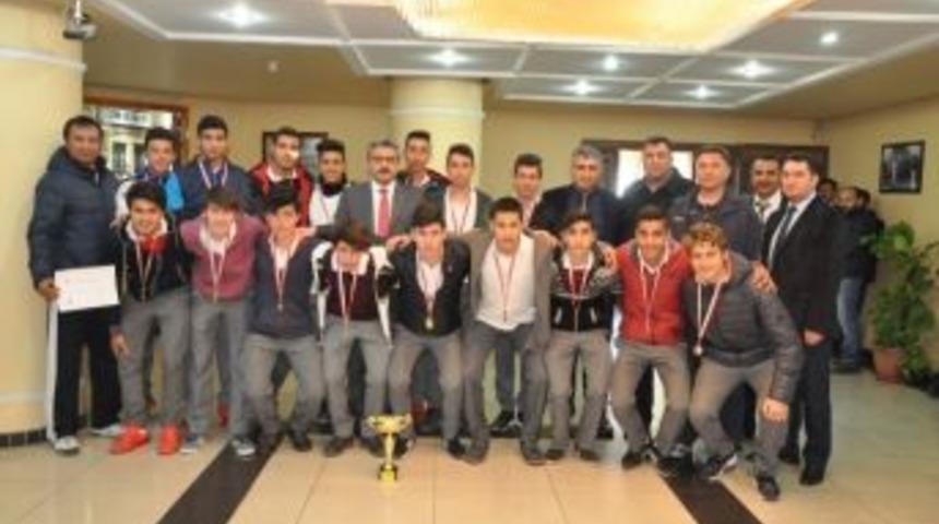 Başkan Alıcık, Genç Sporculara Verdiği Destek Sözünü Tuttu