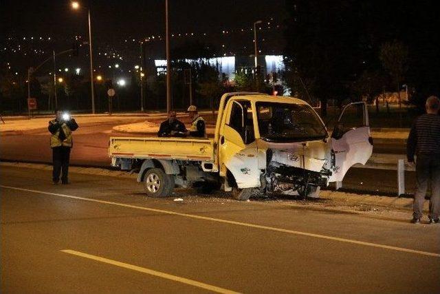 Hurdaya Dönen Kamyonetin Sürücüsü Şoka Girdi