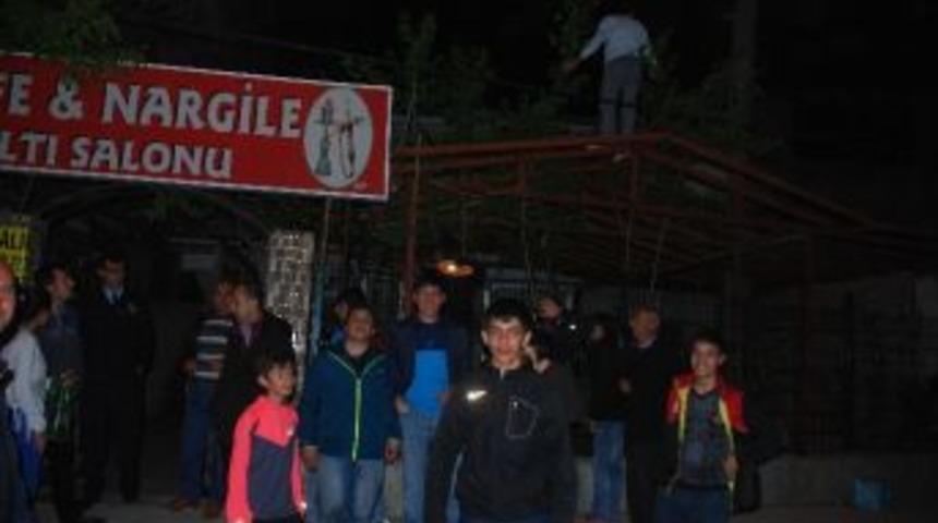 8 Yaşında &Ccedil;ocuk 12 Yaşında Bir Kızın Kolyesini &Ccedil;aldı