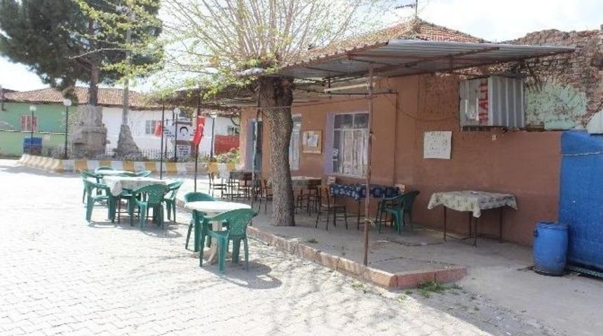 Asırlık Gelenek Nedeniyle Hafta Bir G&uuml;n K&ouml;y&uuml; Boşaltıyorlar