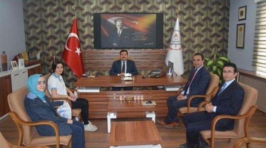 Başarılı &Ouml;ğrencileri Kabul Etti