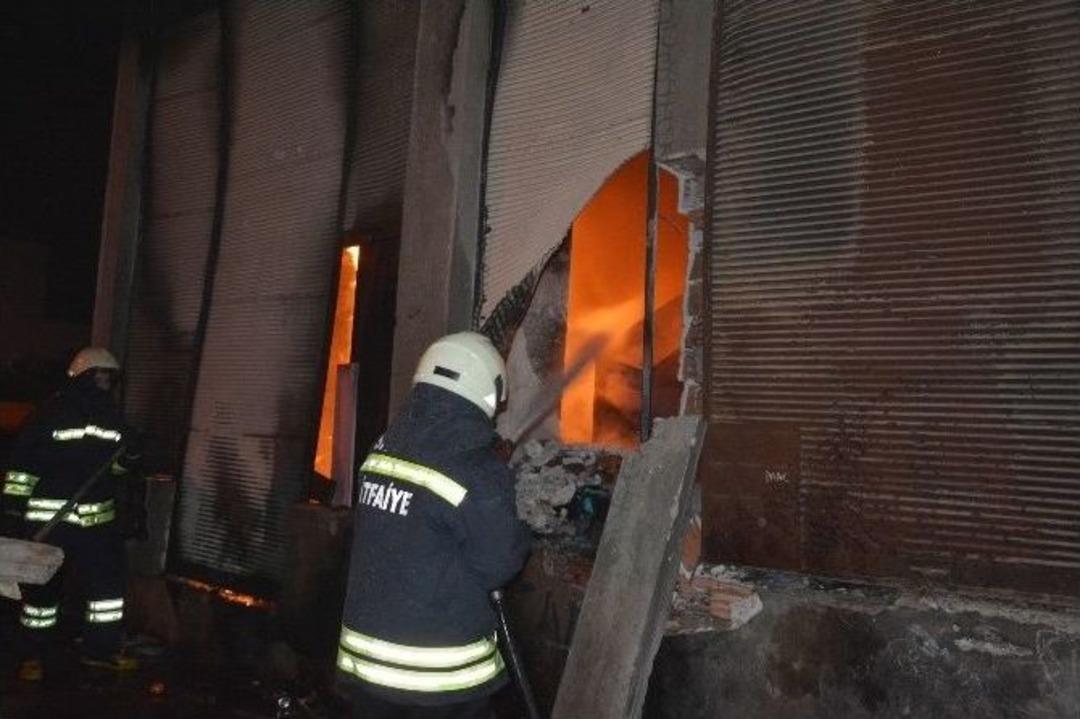 Bafra&rsquo;da Depo Yangını