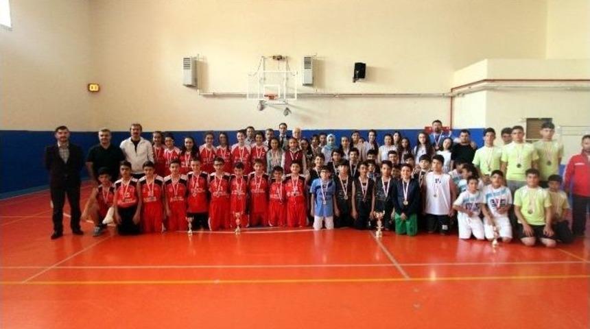 23 Nisan Orta Okullararası Basketbol Turnuvası Yapıldı