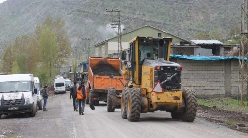 Şırnak-beyt&uuml;şebap Karayolunda Yama &Ccedil;alışmaları S&uuml;r&uuml;yor
