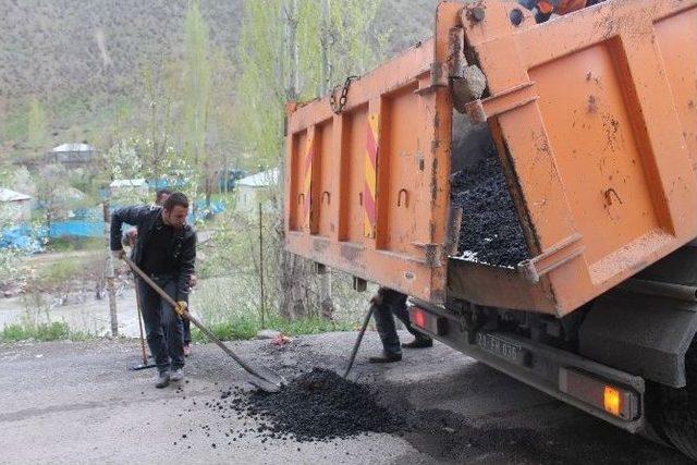 Şırnak-beytüşebap Karayolunda Yama Çalışmaları Sürüyor