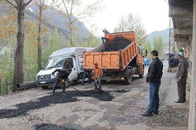 Şırnak-beytüşebap Karayolunda Yama Çalışmaları Sürüyor