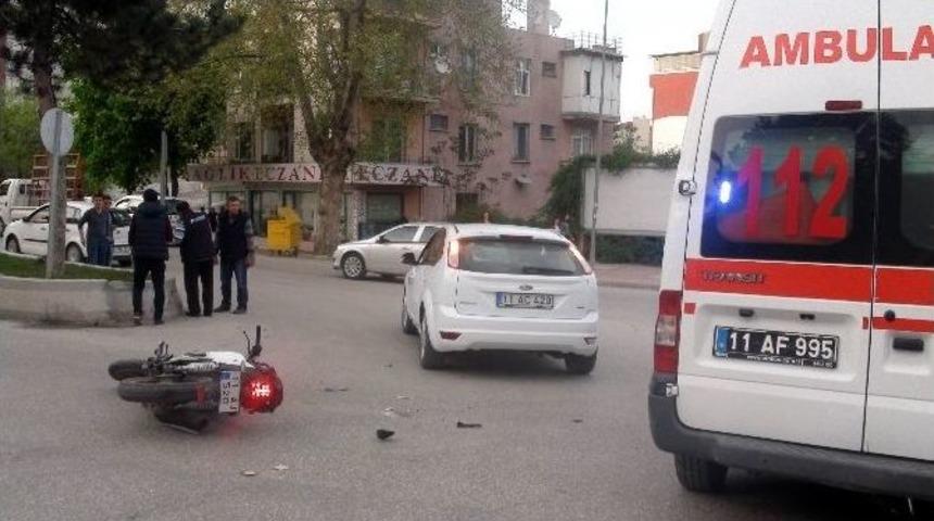 Motosiklet İle Otomobil &Ccedil;arpıştı: 1 Kişi Yaralandı