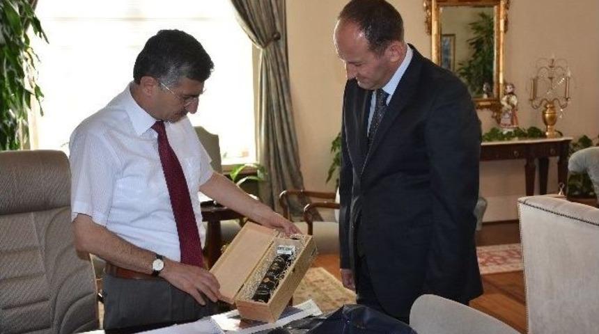 Demirci Kaymakamlığı &lsquo;organik Yolculuk&rsquo; Proje Ekibi Vali Bektaş&rsquo;ı Ziyaret Etti