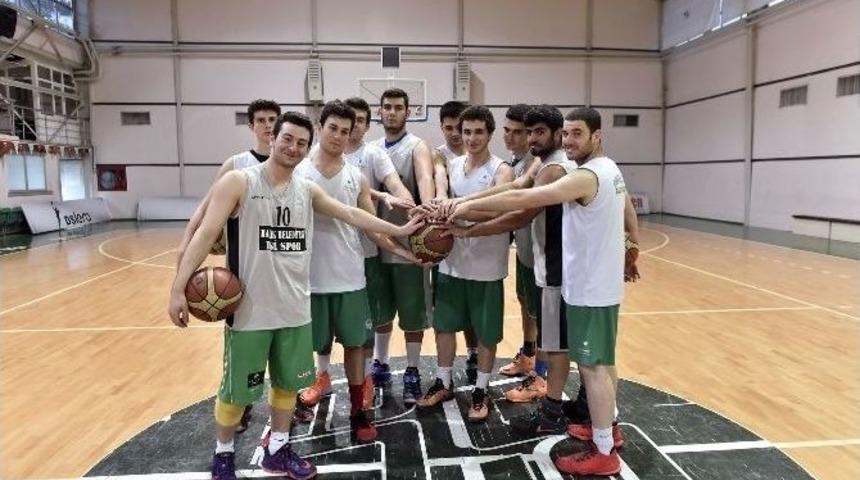 Gen&ccedil; Basketbol Takımı Namağlup Lider