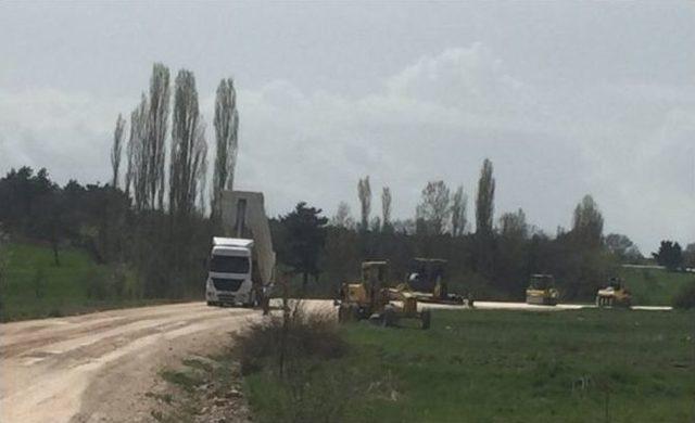 Kaymakam Hatipoğlu Sıcak Asfalt Yapılan Köy Yollarını İnceledi