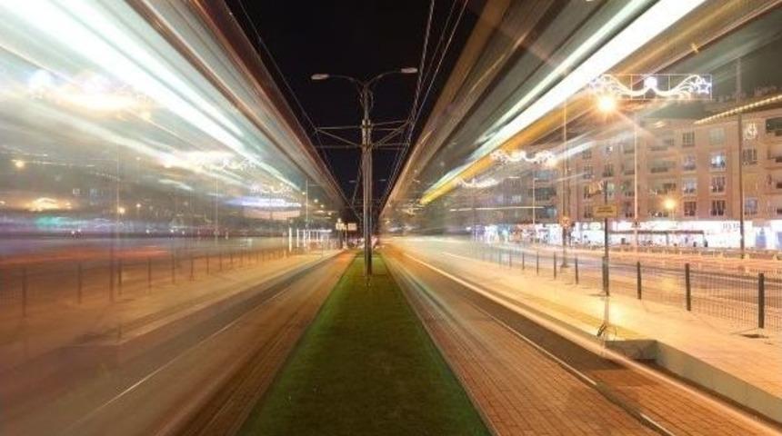 En Uzun Asma K&ouml;pr&uuml;n&uuml;n Yapıldığı K&ouml;pr&uuml;l&uuml; Kavşak Işıl Işıl G&ouml;r&uuml;n&uuml;me Kavuştu