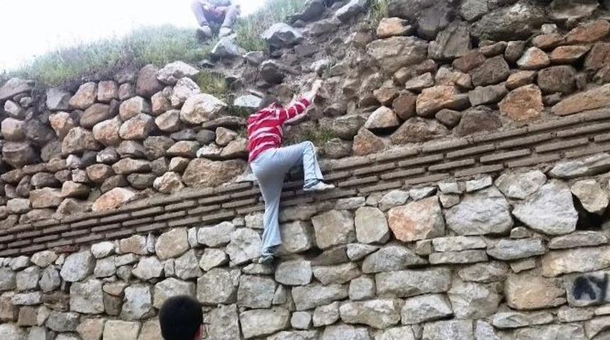 &Ccedil;ocuklardan Tehlikeli Tırmanış