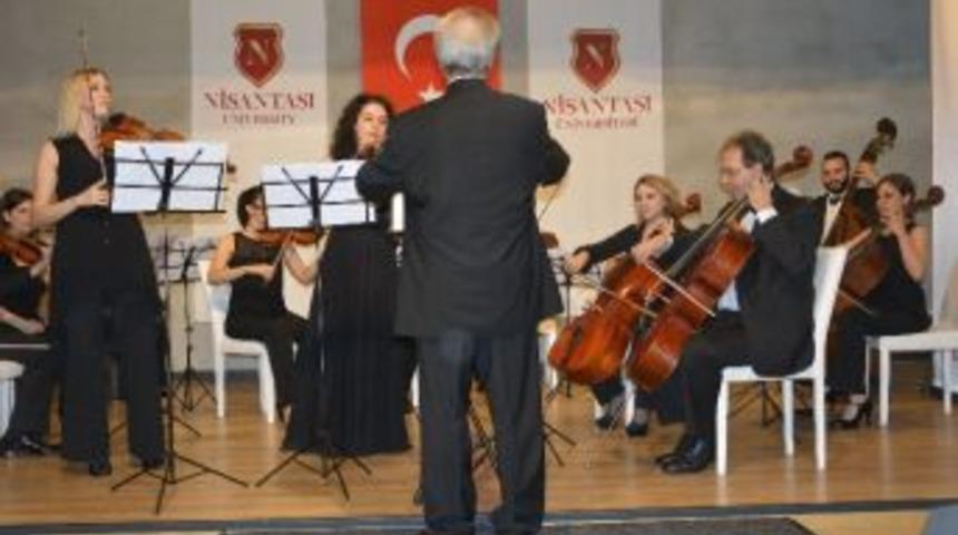 Nişantaşı &Uuml;niversitesi&rsquo;nde Klasik Bir G&uuml;n Yaşandı