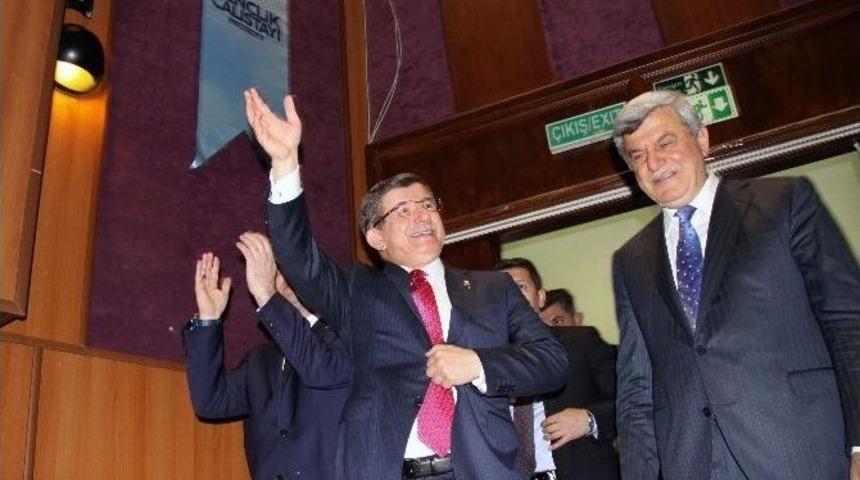 Başbakan Davutoğlu, Kocaeli&rsquo;de Gen&ccedil;lik &Ccedil;alıştayı&rsquo;na Katıldı