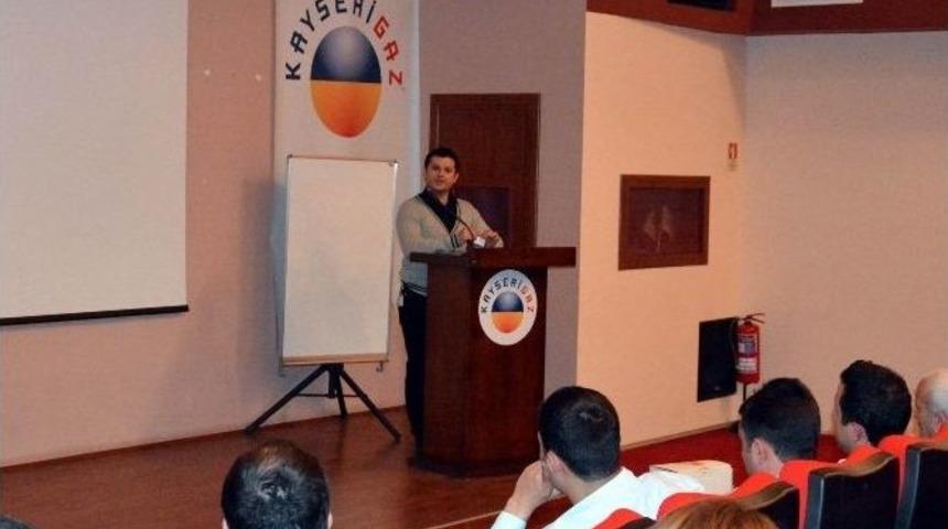 Kayserigaz İ&ccedil; Tesisat Firmalarına Eğitim Vermeyi S&uuml;rd&uuml;r&uuml;yor