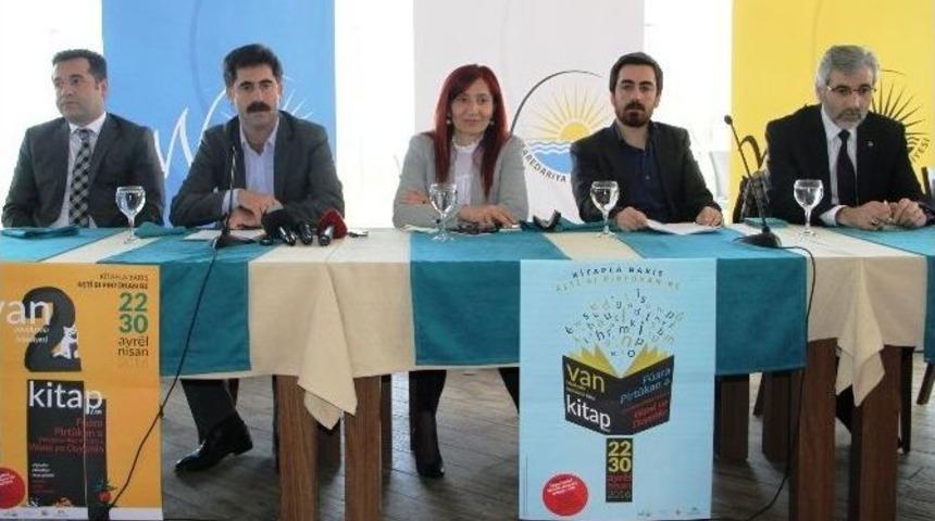 Van&rsquo;da &lsquo;kitapla Barış&rsquo; Fuarı