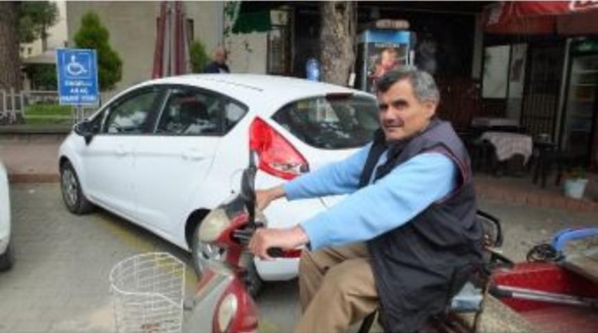 Burhaniye&rsquo;de Dikkatsiz S&uuml;r&uuml;c&uuml;lere Engelli Tepkisi