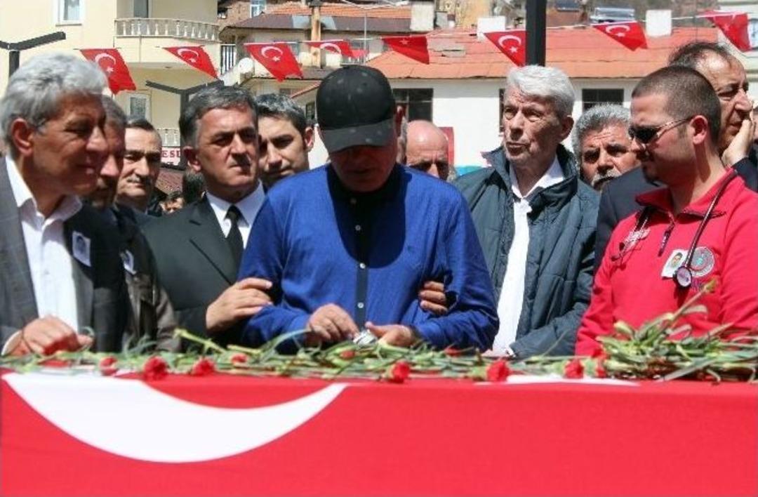 Şehidin Babası Aydın &Ouml;zmen: &ldquo;kahpe Kurşunlar Her Zaman Y&uuml;rek Yaktı&rdquo;