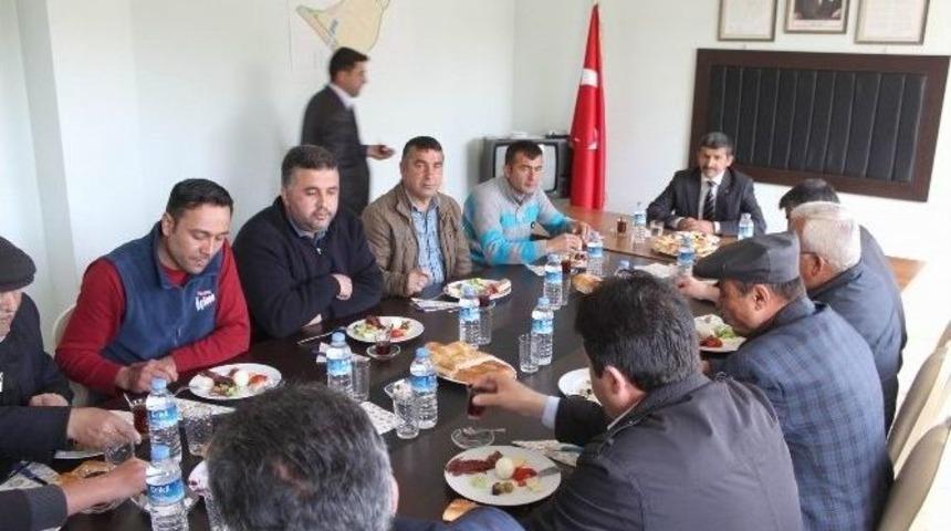 Gemerek Belediye Başkanı Demir, Muhtarlarla Kahvaltıda Buluştu