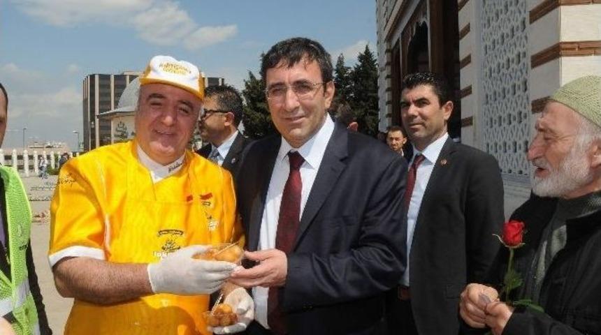 Atat&uuml;rk Havalimanı&rsquo;nda Kutlu Doğum Coşkusu