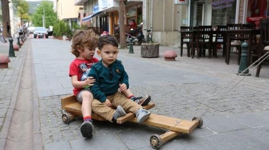 Sel&ccedil;uk&rsquo;ta &Ccedil;ocuk Oyuncakları Sergisi A&ccedil;ıldı