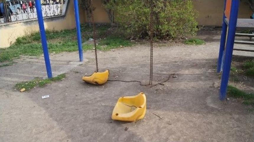 Kağızman&rsquo;da Şehit Piyade Er Erol Oral Parkı Tahrip Edildi