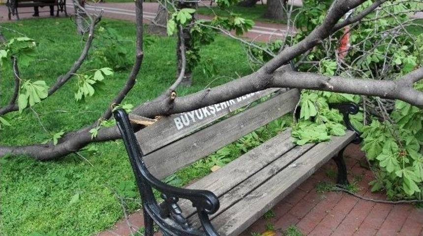 Fırtına 15 Dakikada Yıktı Ge&ccedil;ti